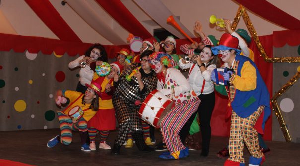 “Circo no Celeiro” alegrou natal das crianças do município