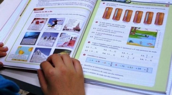 Agrupamento de Escolas  faz chegar material escolar aos alunos em parceria com o Município