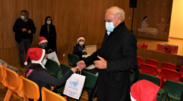 Município distribui presentes de Natal aos alunos do Pré-Escolar e 1.º Ciclo