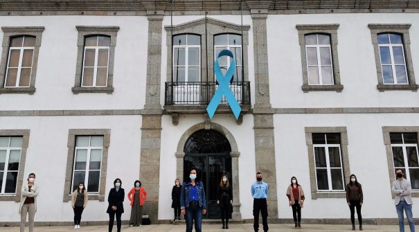 Laço Azul assinala Mês da Prevenção dos Maus-Tratos na Infância