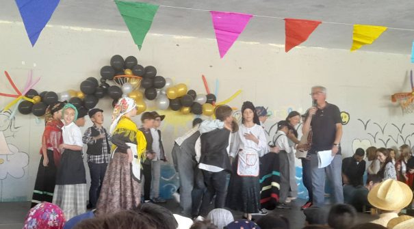 Festival de Folclore no Centro Escolar de Resende