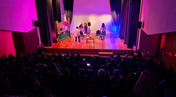 Oficina de Teatro Eç´Agora apresenta peça “Afinal, é difícil fazer teatro?”