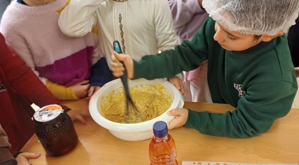 Crianças colocam “as mãos na massa” e confecionam receitas saudáveis