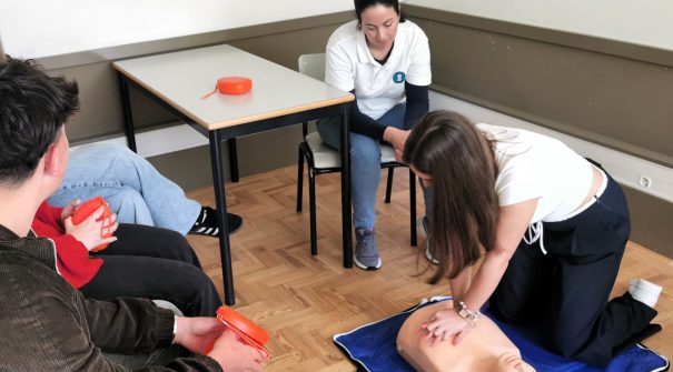 Projeto Pioneiro de Formação em Suporte Básico de Vida no Agrupamento de Escolas