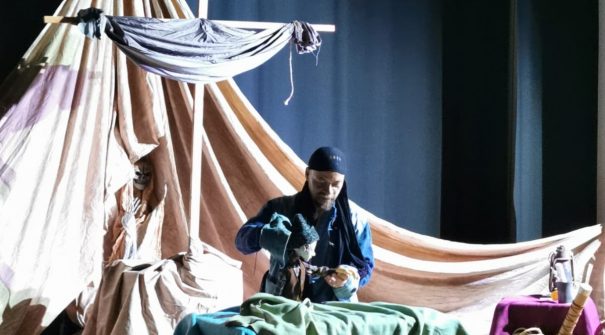 Crianças da EB2 assistem à peça “A Ilha do Tesouro” no Auditório Municipal