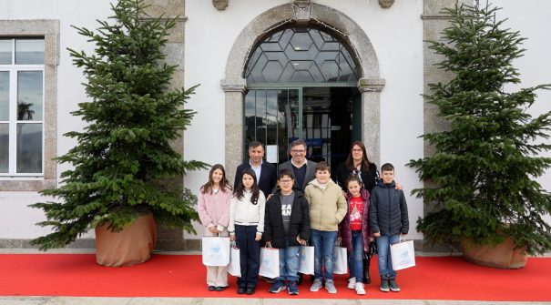 Alunos realizam visita guiada aos Paços do Concelho após convite dirigido ao Presidente da Câmara