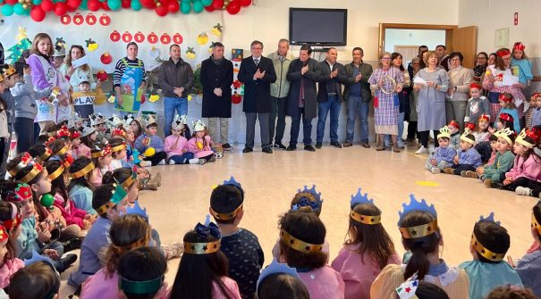 Executivo Municipal assiste ao Cantar dos Reis no Centro Escolar de Resende