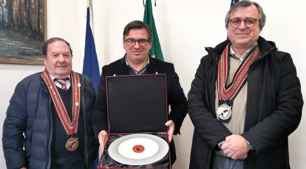 Presidente da Câmara reúne com Confraria do Presunto e da Cebola para parceria de dinâmica regional