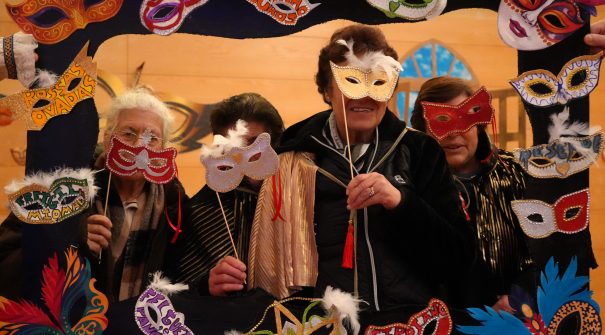 Baile de máscaras dos Ateliês Seniores do Município de Resende