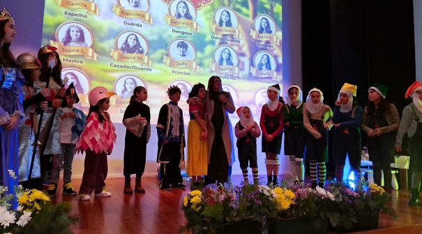 Peça de teatro “Branca de Neve e os Sete Anões” enche Auditório Municipal