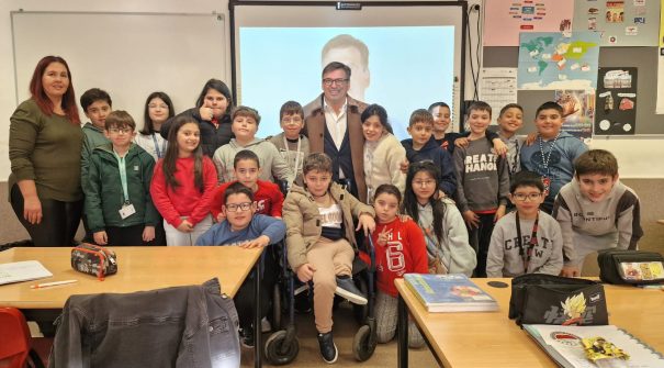 Presidente da Câmara Municipal visita Escola Básica D. António José de Castro