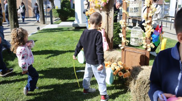 Caça aos Ovos de Chocolate juntou famílias no Jardim 25 de Abril