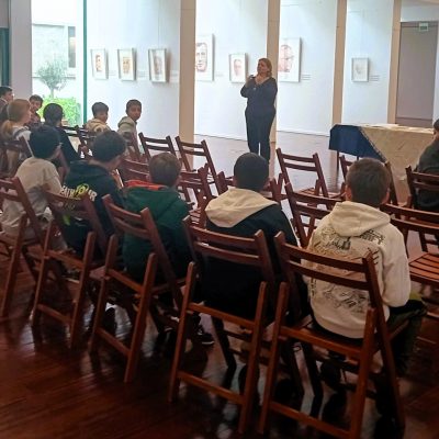 Alunos visitam exposição “Rostos da Democracia” no Museu Municipal