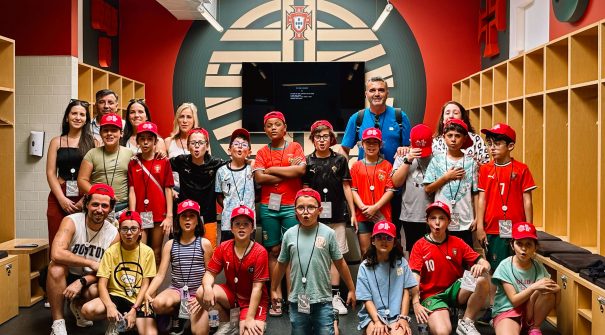 Alunos do Centro Escolar de Resende visitaram a Cidade do Futebol